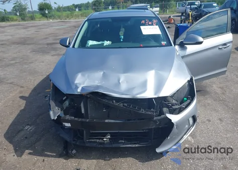 2017 Hyundai Elantra Value Edition z USA, uszkodzony, nr VIN 5NPD84LF6HH201384